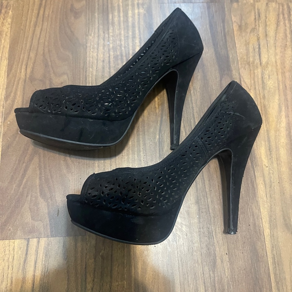 Black Peep Toe Eyelit Heels Classic Pump